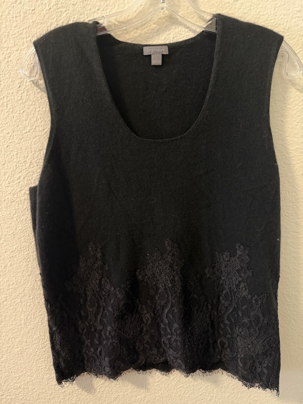 Ann Taylor Black Lace-Hem Scoop Neck Tank cashmere, size L